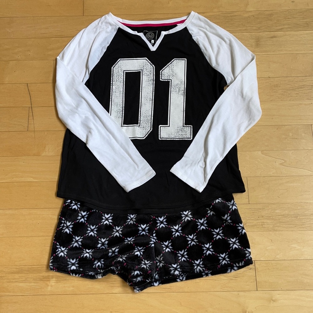 Pajama Set with Fleece Shorts - Size LARGE